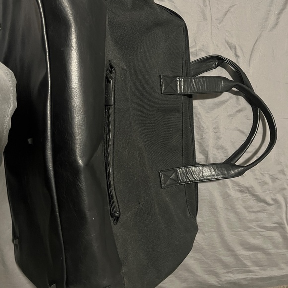 Beis Full Weekender - Picture 4 of 5